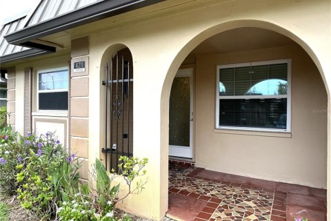 Condo in New Port Richey, Florida, 2 bedrooms  № 2218187 - photo 19