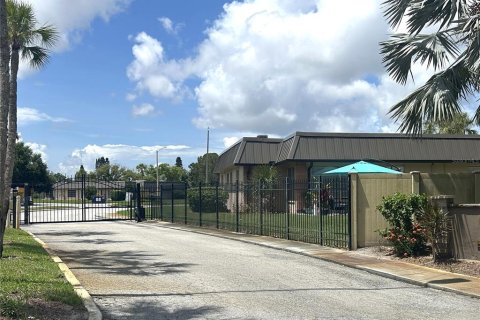 Condo in New Port Richey, Florida, 2 bedrooms  № 2218187 - photo 20