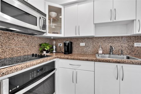 Condominio en alquiler en Bay Harbor Islands, Florida, 1 dormitorio, 85.38 m2 № 2054984 - foto 9