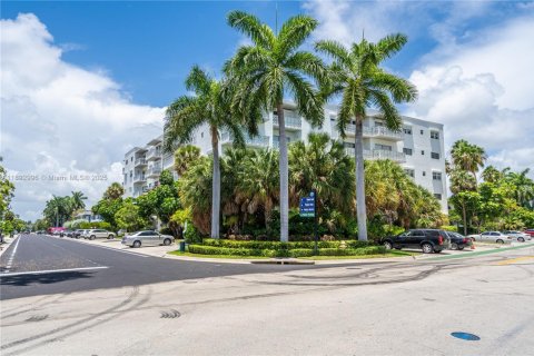 Condominio en Bay Harbor Islands, Florida, 1 dormitorio  № 2054984