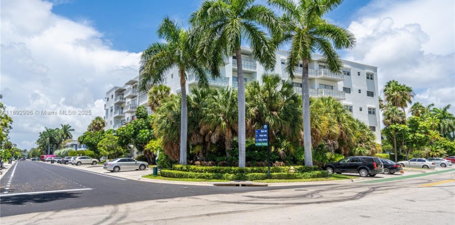 Condominio en Bay Harbor Islands, Florida, 1 dormitorio  № 2054984