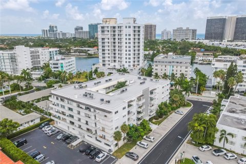 Condominio en alquiler en Bay Harbor Islands, Florida, 1 dormitorio, 85.38 m2 № 2054984 - foto 21