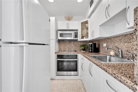 Condominio en alquiler en Bay Harbor Islands, Florida, 1 dormitorio, 85.38 m2 № 2054984 - foto 10