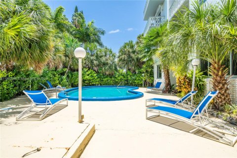 Condominio en alquiler en Bay Harbor Islands, Florida, 1 dormitorio, 85.38 m2 № 2054984 - foto 18