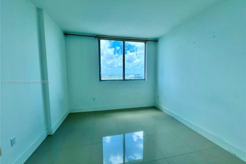 Снять в аренду кондоминиум в Майами, Флорида 2 спальни, 129.04м2, № 1802797 - фото 11