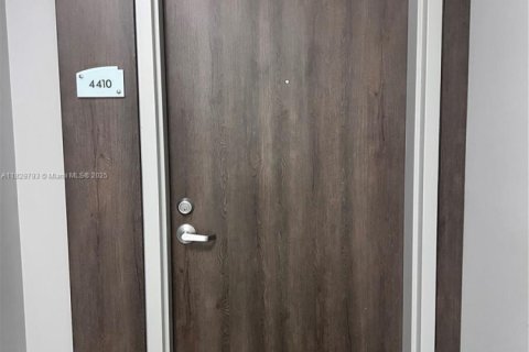 Снять в аренду кондоминиум в Майами, Флорида 2 спальни, 129.04м2, № 1802797 - фото 5