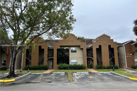 Copropriété à louer à Pembroke Pines, Floride: 1 chambre, 71.53 m2 № 1988740 - photo 2