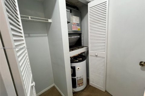 Copropriété à louer à Pembroke Pines, Floride: 1 chambre, 71.53 m2 № 1988740 - photo 15