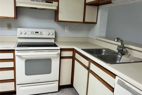 Copropriété à louer à Pembroke Pines, Floride: 1 chambre, 71.53 m2 № 1988740 - photo 6