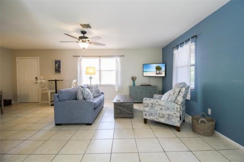 House in Venice, Florida 2 bedrooms, 86.86 sq.m. № 220809 - photo 8