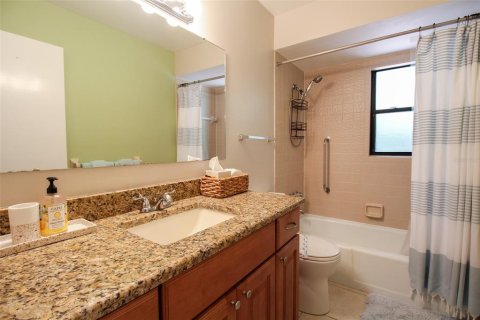 House in Venice, Florida 2 bedrooms, 86.86 sq.m. № 220809 - photo 21