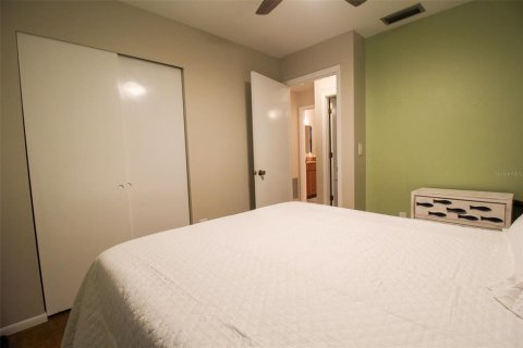 House in Venice, Florida 2 bedrooms, 86.86 sq.m. № 220809 - photo 25