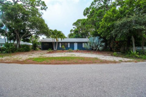 House in Venice, Florida 2 bedrooms, 86.86 sq.m. № 220809 - photo 1