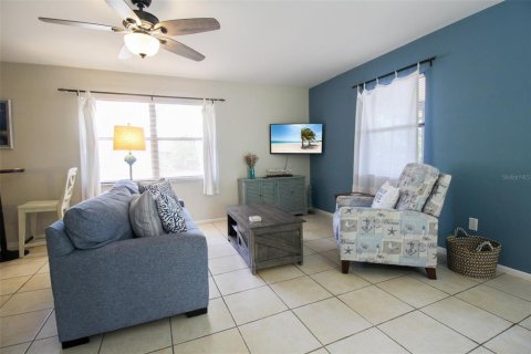 House in Venice, Florida 2 bedrooms, 86.86 sq.m. № 220809 - photo 7