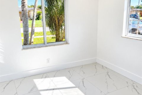 Villa ou maison à vendre à Pembroke Pines, Floride: 4 chambres, 187.11 m2 № 2439292 - photo 6