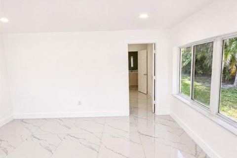 Villa ou maison à vendre à Pembroke Pines, Floride: 4 chambres, 187.11 m2 № 2439292 - photo 13