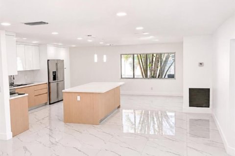 Villa ou maison à vendre à Pembroke Pines, Floride: 4 chambres, 187.11 m2 № 2439292 - photo 3