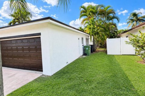 Villa ou maison à vendre à Pembroke Pines, Floride: 4 chambres, 187.11 m2 № 2439292 - photo 19