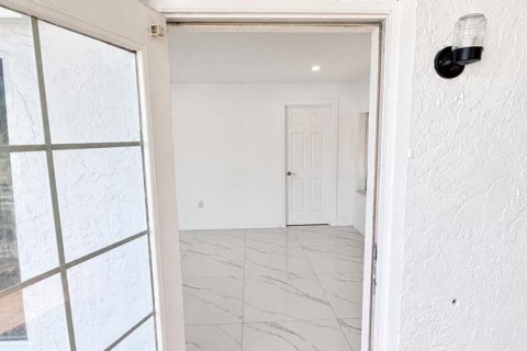 Villa ou maison à vendre à Pembroke Pines, Floride: 4 chambres, 187.11 m2 № 2439292 - photo 14