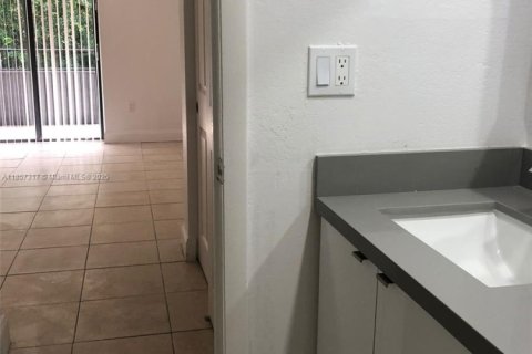 Condo in Miami, Florida, 2 bedrooms  № 1887712 - photo 21