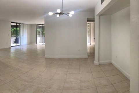 Condo in Miami, Florida, 2 bedrooms  № 1887712 - photo 14