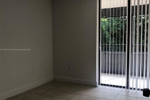 Condo in Miami, Florida, 2 bedrooms  № 1887712 - photo 27