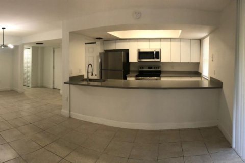 Condo in Miami, Florida, 2 bedrooms  № 1887712 - photo 15