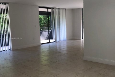 Condo in Miami, Florida, 2 bedrooms  № 1887712 - photo 5