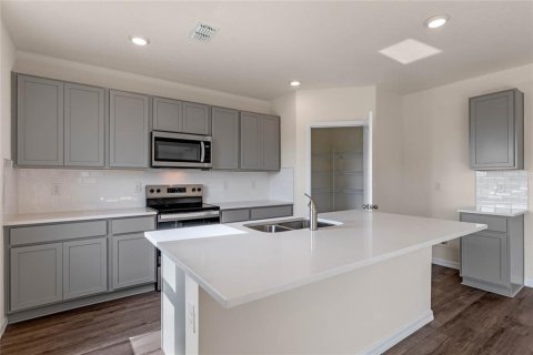 House in Apopka, Florida 4 bedrooms, 223.34 sq.m. № 1687286 - photo 13