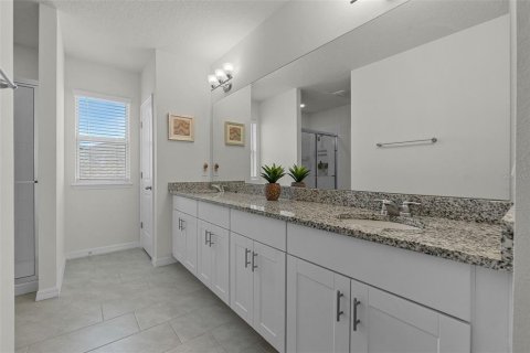 House in Winter Garden, Florida 4 bedrooms, 229.65 sq.m. № 1686461 - photo 22