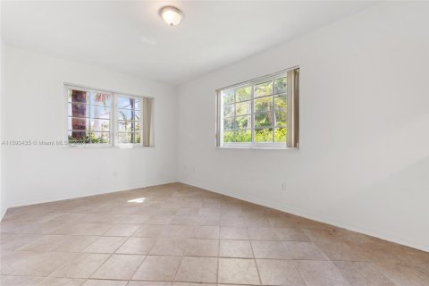 Condominio en venta en Miami Beach, Florida, 44.59 m2 № 1185995 - foto 2