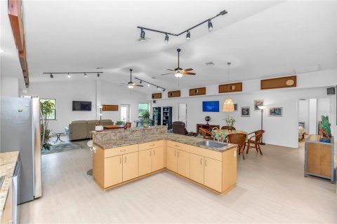 Casa en venta en Crystal River, Florida, 6 dormitorios, 325.16 m2 № 1918217 - foto 13