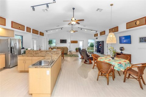 Casa en venta en Crystal River, Florida, 6 dormitorios, 325.16 m2 № 1918217 - foto 18
