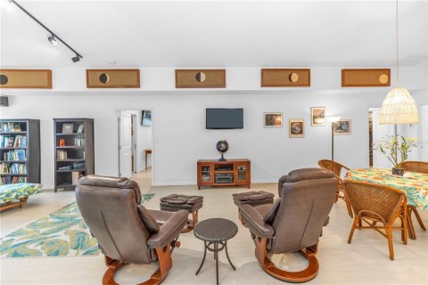 Casa en venta en Crystal River, Florida, 6 dormitorios, 325.16 m2 № 1918217 - foto 20