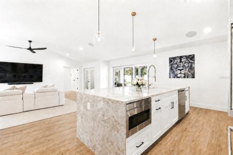 Купить виллу или дом в Тампа, Флорида 5 комнат, 217.58м2, № 2226333 - фото 11