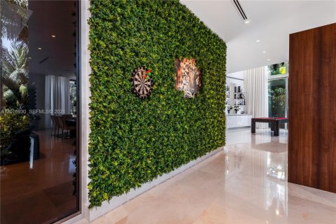 House in Hallandale Beach, Florida 6 bedrooms, 627.55 sq.m. № 2247506 - photo 9