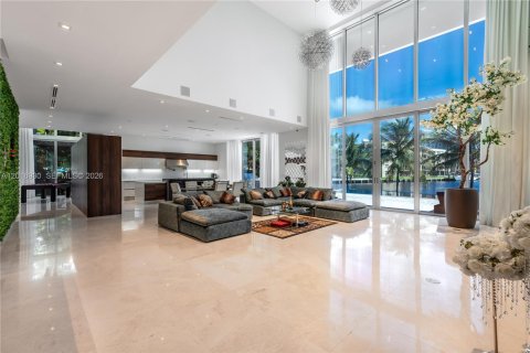 House in Hallandale Beach, Florida 6 bedrooms, 627.55 sq.m. № 2247506 - photo 30