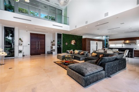 House in Hallandale Beach, Florida 6 bedrooms, 627.55 sq.m. № 2247506 - photo 2