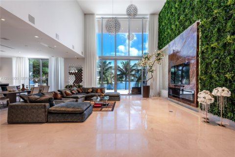 House in Hallandale Beach, Florida 6 bedrooms, 627.55 sq.m. № 2247506 - photo 29