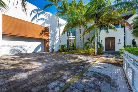 House in Hallandale Beach, Florida 6 bedrooms, 627.55 sq.m. № 2247506 - photo 19