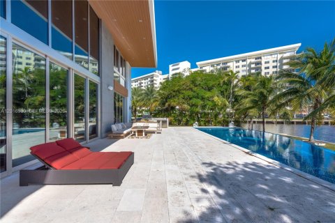 House in Hallandale Beach, Florida 6 bedrooms, 627.55 sq.m. № 2247506 - photo 21