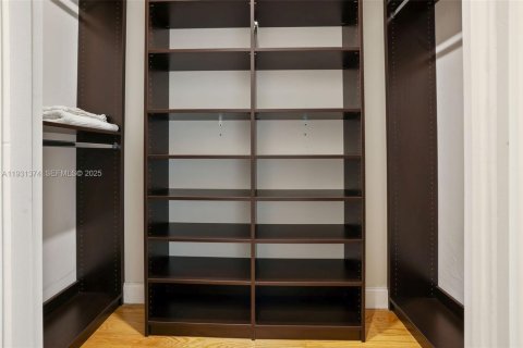 Купить виллу или дом в Майами-Бич, Флорида 4 спальни, 177.26м2, № 1990492 - фото 28