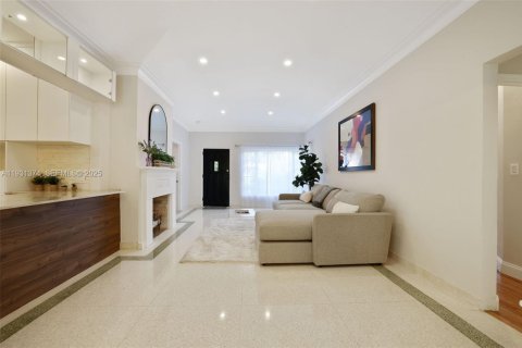 Купить виллу или дом в Майами-Бич, Флорида 4 спальни, 177.26м2, № 1990492 - фото 7