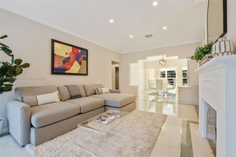 Купить виллу или дом в Майами-Бич, Флорида 4 спальни, 177.26м2, № 1990492 - фото 3