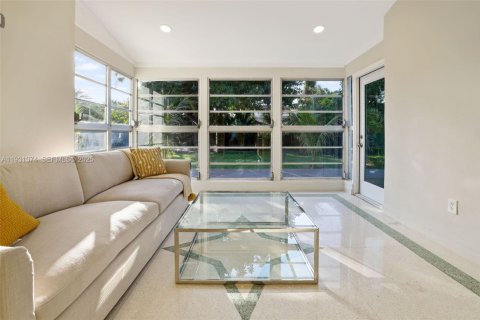 Купить виллу или дом в Майами-Бич, Флорида 4 спальни, 177.26м2, № 1990492 - фото 16