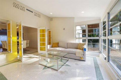 Купить виллу или дом в Майами-Бич, Флорида 4 спальни, 177.26м2, № 1990492 - фото 17