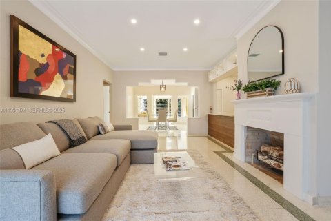 Купить виллу или дом в Майами-Бич, Флорида 4 спальни, 177.26м2, № 1990492 - фото 4