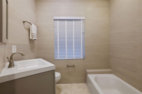 Купить виллу или дом в Майами-Бич, Флорида 4 спальни, 177.26м2, № 1990492 - фото 30