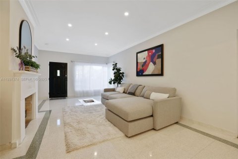 Купить виллу или дом в Майами-Бич, Флорида 4 спальни, 177.26м2, № 1990492 - фото 6