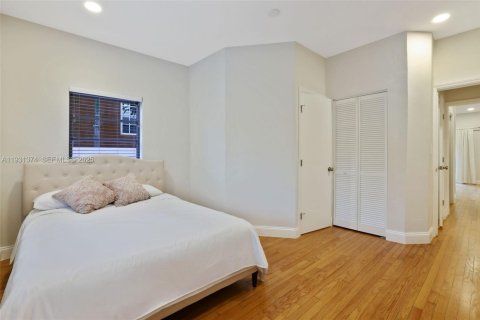 Купить виллу или дом в Майами-Бич, Флорида 4 спальни, 177.26м2, № 1990492 - фото 29